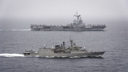 Ελληνογαλλική Συμμαχία: Στο πλευρό του γαλλικού αεροπλανοφόρου Charles de Gaulle η φρεγάτα Ψαρά