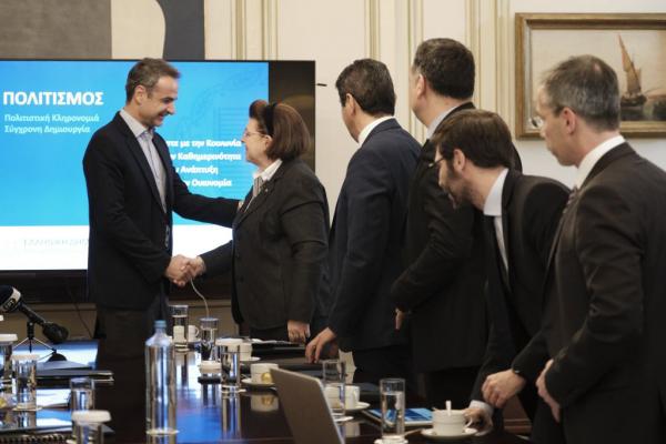 Τι συζήτησαν Μητοτσάκης-Μενδώνη – Τα έργα και οι κυβερνητικές παρεμβάσεις