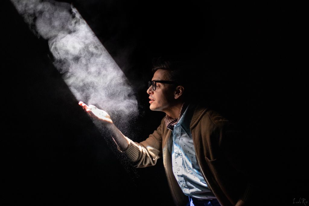 Φυσικά θεατρικός