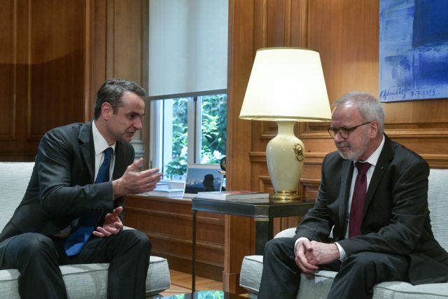 Συνάντηση Μητσοτάκη – Χόγερ για επενδύσεις και «πράσινη» οικονομία