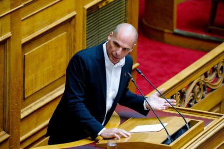 Βαρουφάκης: Κατέθεσε στη Βουλή τις ηχογραφημένες συνομιλίες των Eurogroup του 2015 – Τις επέστρεψε ο Τασούλας