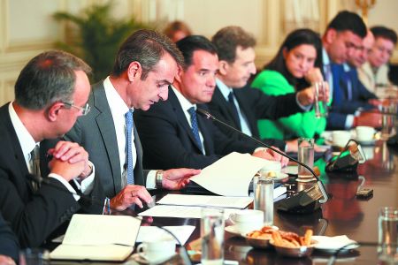 Ερχονται οι Εμίρηδες – Κυβερνητικές αλλαγές… και επενδύσεις ετοιμάζει ο Μητσοτάκης