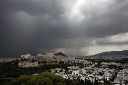 Καιρός: Συννεφιά, βροχές και καταιγίδες σήμερα Σάββατο
