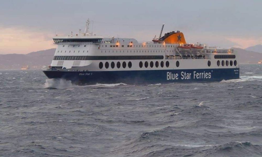 Ρόδος: Περιπέτεια για τους επιβάτες πλοίου – Δεν μπορεί να δέσει λόγω κακοκαιρίας
