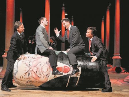 Η Πολιτική ταιριάζει στην Οπερα!