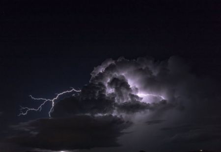 Έπεσαν 2.000 κεραυνοί σε μια μέρα – Πάνω από 100 χιλιοστά βροχής στη Ρόδο