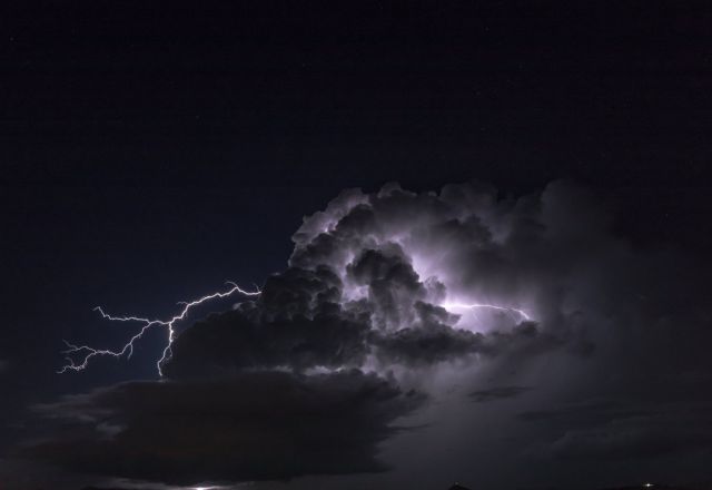 Έπεσαν 2.000 κεραυνοί σε μια μέρα – Πάνω από 100 χιλιοστά βροχής στη Ρόδο