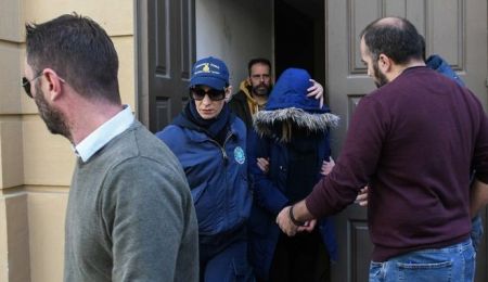 Πάτρα: Τις κινήσεις της 27χρονης που πέταξε το βρέφος στη θάλασσα περιέγραψε η μητέρα της