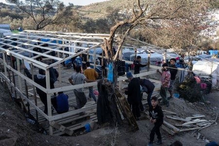 Προσφυγικό: Πώς αντιδρούν οι κάτοικοι των νησιών στο «πάγωμα» των επιτάξεων
