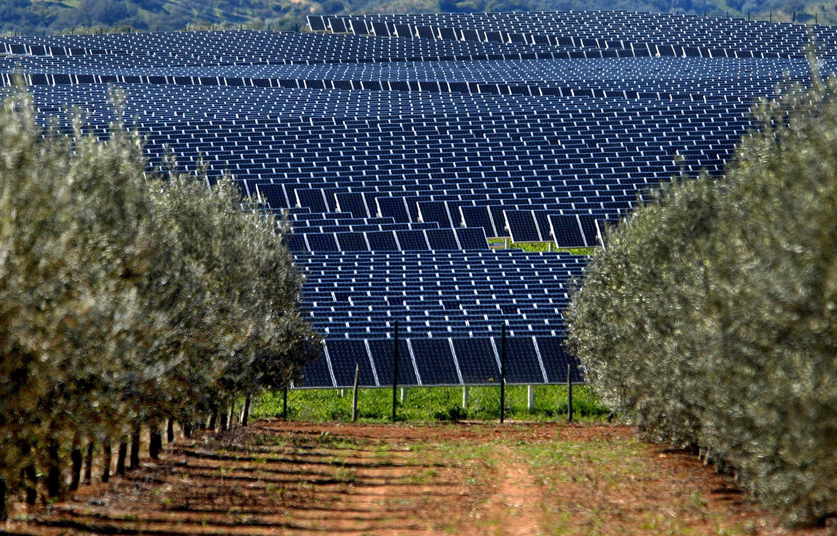 Από τα ΕΛΠΕ το μεγαλύτερο φωτοβολταϊκό πάρκο στην Ελλάδα