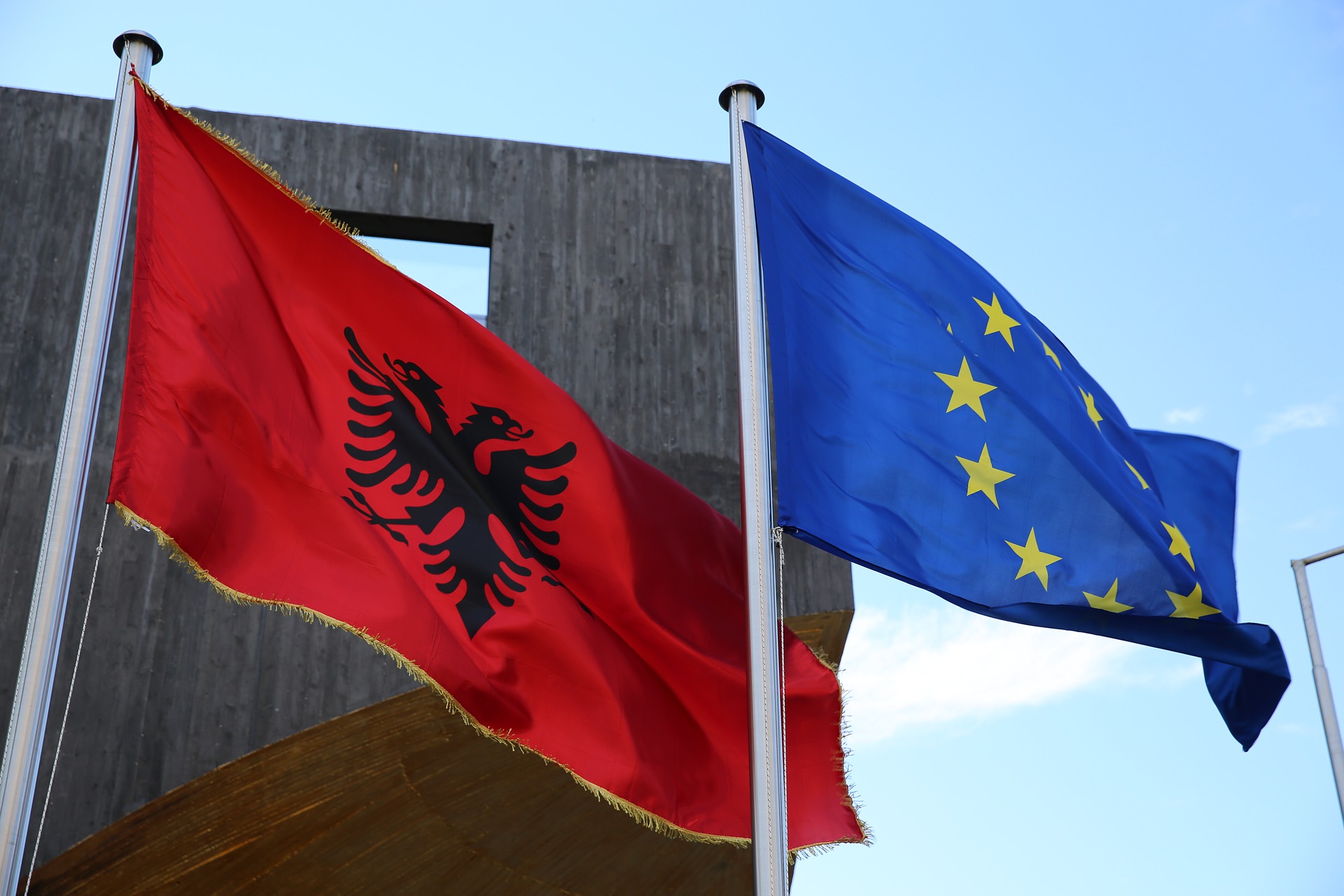 Κομισιόν σε Αλβανία: Σεβαστείτε την ελληνική μειονότητα