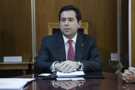 Μηταράκης : «Παγώνει» η επίταξη εκτάσεων στα νησιά