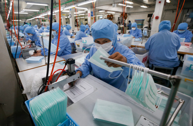 Κορωνοϊός: Χτίζουν σε 6 μέρες εργοστάσιο κατασκευής χειρουργικών μασκών