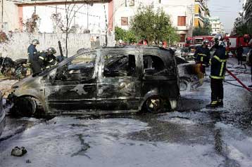 Ανάληψη ευθύνης για εμπρηστικές επιθέσεις στην Αθήνα