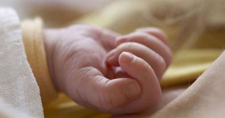 Σε θρίλερ έχει εξελιχθεί ο θάνατος του 11 μηνών βρέφους – Τι αναμένουν οι Αρχές