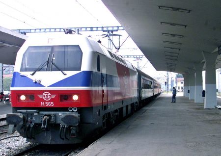 Ξεκίνησαν ορισμένα δρομολόγια τρένων μετά την παρέμβαση του υπουργού Μεταφορών