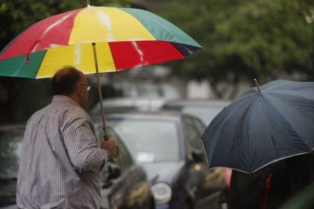 Καταιγίδες και κρύο την Τσικνοπέμπτη σε αρκετές περιοχές της Επικράτειας