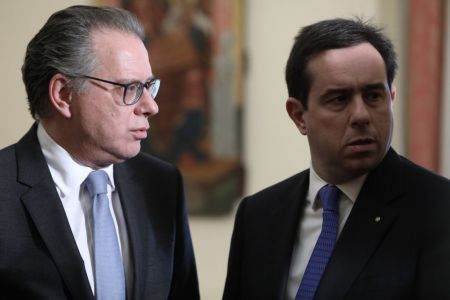 Προσφυγικό: Μηταράκης – Κουμουτσάκος συναντώνται με Ζέεχοφερ  στο Βερολίνο