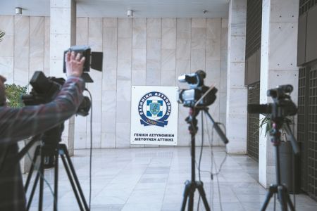 Novartis: Τα 2+1 σενάρια για να βγουν οι κουκούλες