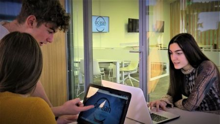 Μαθητές λυκείου έφτιαξαν app που εντοπίζει τη μόλυνση στον βυθό της θάλασσας