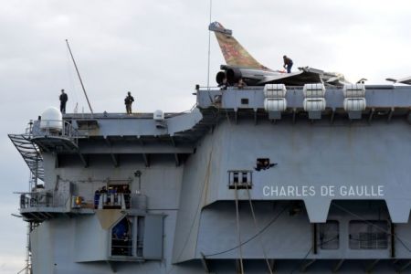 Το «Σάρλ Ντε Γκωλ» αγκυροβολημένο στην Κύπρο – Εντυπωσιακές εικόνες