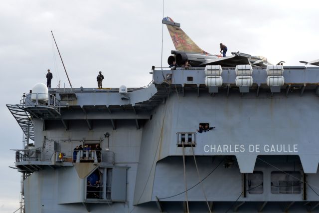 Το «Σάρλ Ντε Γκωλ» αγκυροβολημένο στην Κύπρο – Εντυπωσιακές εικόνες