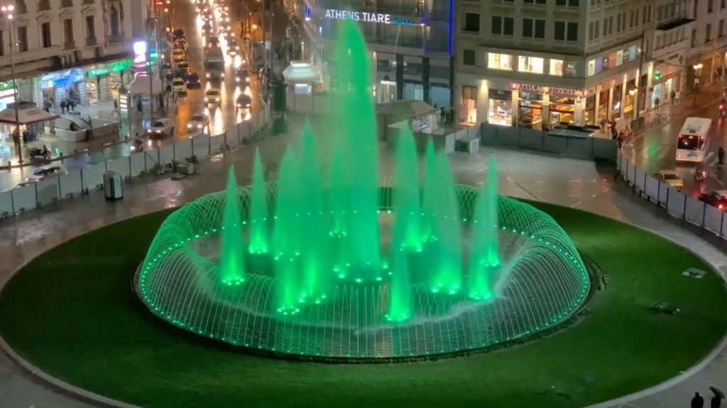 Σιντριβάνι Ομονοίας: Εντυπωσιακές εικόνες από τη δοκιμαστική λειτουργία του