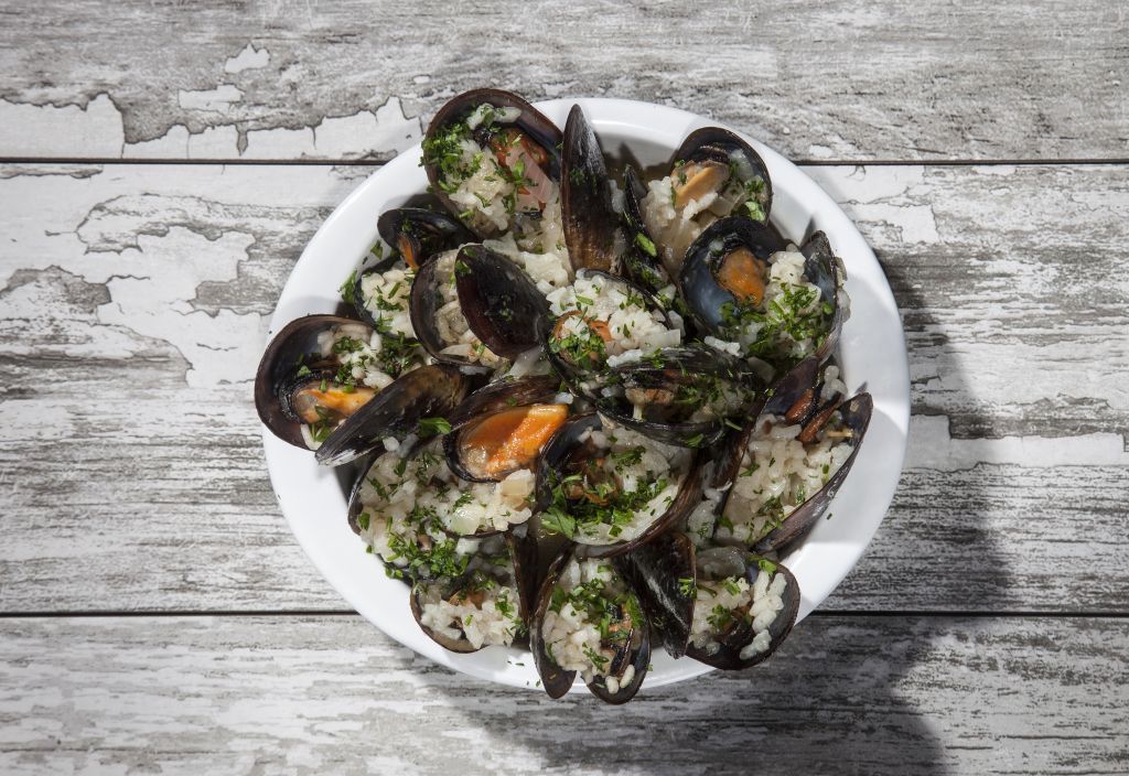 Μύδια ντολμά