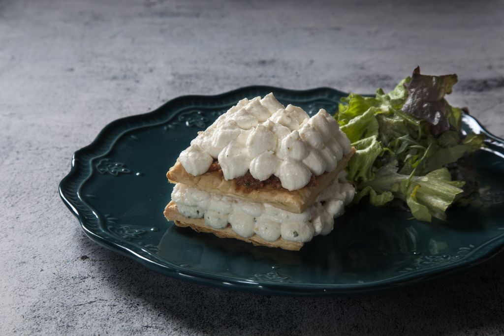 Μιλφέιγ με μους λευκών τυριών