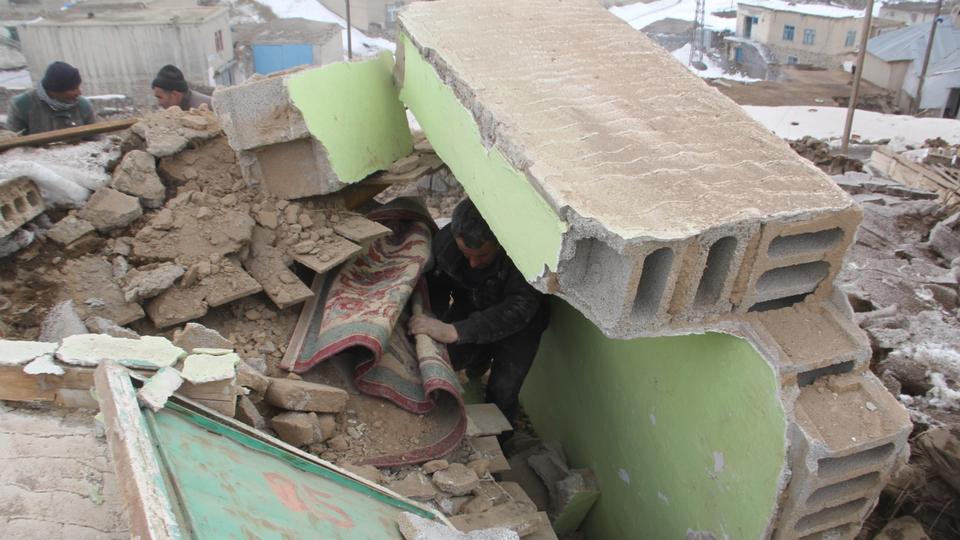 Τουρκία: Εννέα οι νεκροί από το σεισμό – Αγωνία για τους εγκλωβισμένους