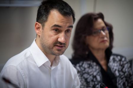 Χαρίτσης: Οι εικόνες στην ΑΣΟΕΕ προσβάλλουν βάναυσα το ελληνικό πανεπιστήμιο