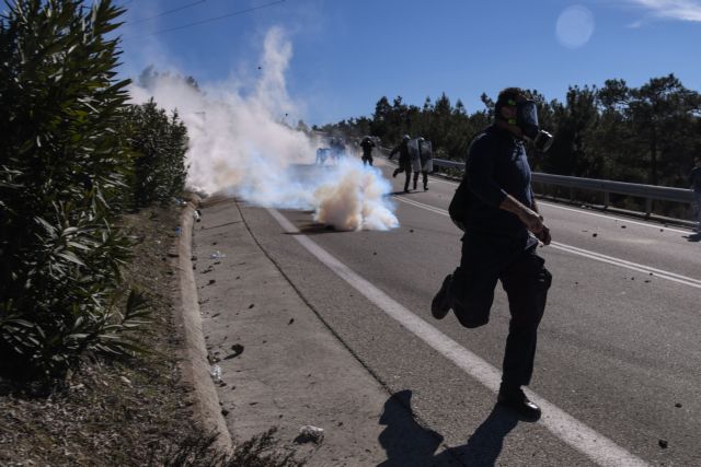 Προσφυγικό: Χημικά κατά διαδηλωτών για δεύτερη ημέρα στη Μυτιλήνη