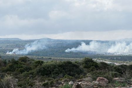 Λέσβος: Σοβαρά επεισόδια στο Διαβολόρεμα, 43 αστυνομικοί τραυματίες