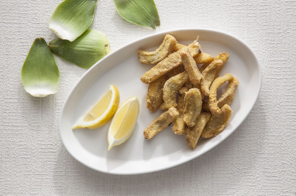 Αγκινάρες τηγανητές με σιμιγδάλι