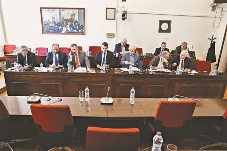 Κατάθεση Μιωνή: Χωρίς κουκούλα και με βόμβες μεγατόνων