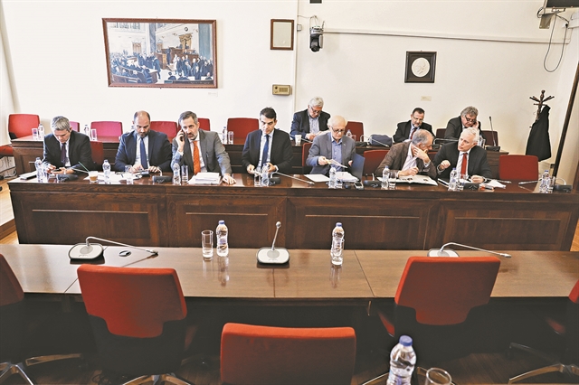 Κατάθεση Μιωνή: Χωρίς κουκούλα και με βόμβες μεγατόνων