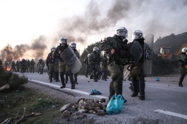 Βουλευτής ΣΥΡΙΖΑ καταγγέλλει «απρόκλητη σε βάρος του επίθεση από άνδρες των ΜΑΤ»