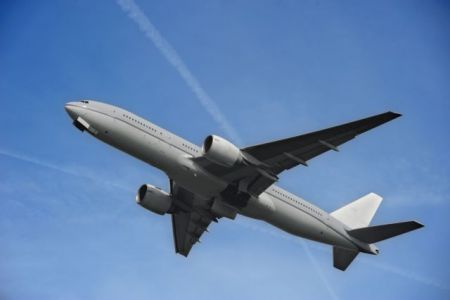 Ρωγμή στο παράθυρο πιλοτηρίου Boeing με 200 επιβάτες – επέστρεψε στη Μόσχα