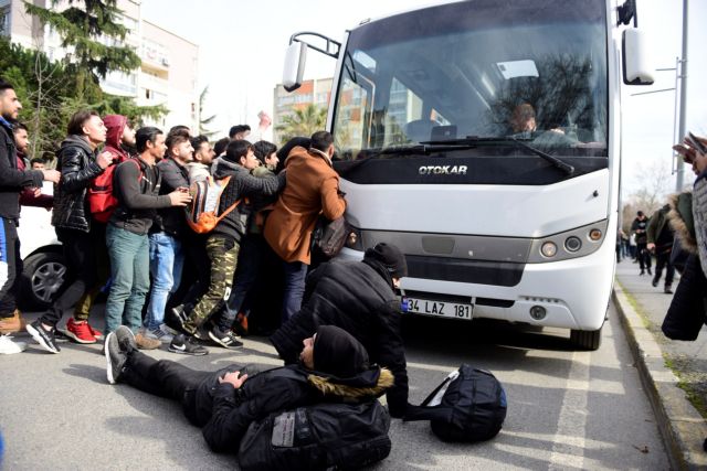 Τουρκία: Μεταφέρουν δωρεάν με λεωφορεία πρόσφυγες και μετανάστες στα σύνορα με την Ελλάδα | tovima.gr