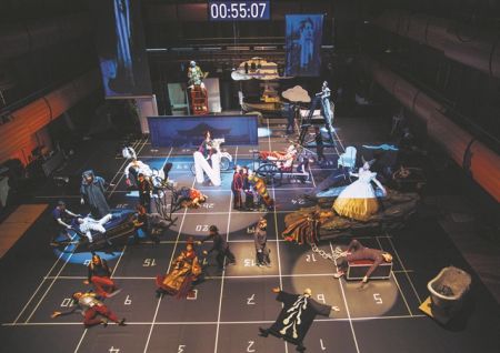 Οι θεατές μόνο στους εξώστες