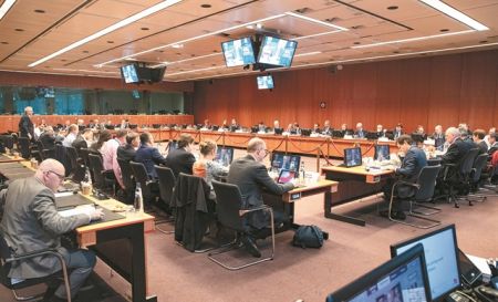 Διπλός προβληματισμός στο Eurogroup για την επόμενη μέρα