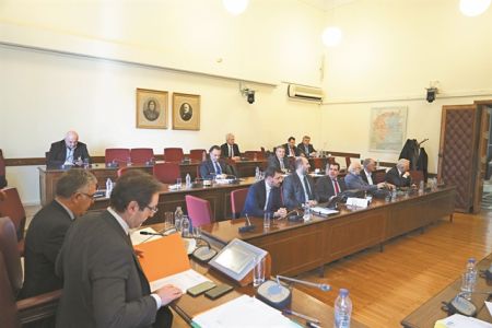 Το «δόλωμα» και τα ερωτήματα