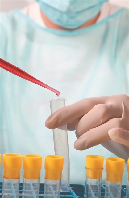 «Το εμβόλιο είναι τουλάχιστον έναν χρόνο μακριά»