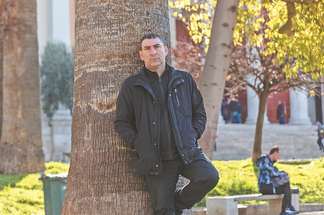 «Θέλω να προκαλέσω σκεπτόμενο γέλιο»