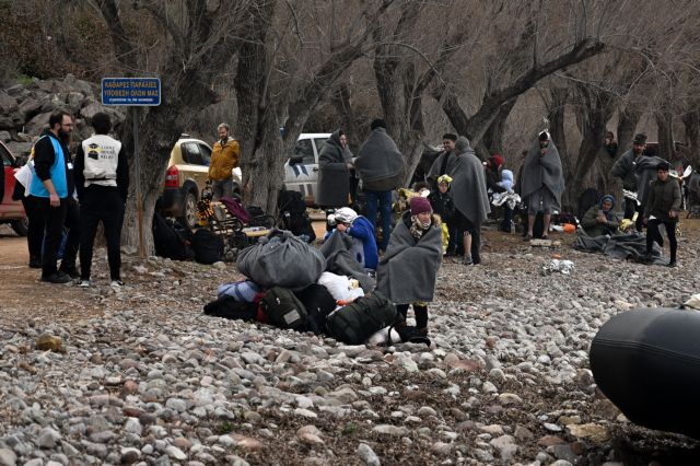ΣΥΡΙΖΑ-ΚΚΕ:  Αμεση μεταφορά προσφύγων από τα νησιά στην ενδοχώρα