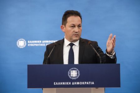 Πέτσας: Fake news τα περί νεκρού πρόσφυγα στον Έβρο