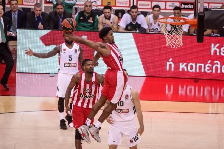 Μεγάλη νίκη για τον Ολυμπιακό 81-78 τον Παναθηναϊκό στο ΣΕΦ