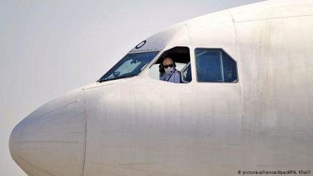 Ο κορωνοϊός πλήττει «θανάσιμα» τις αερομεταφορές