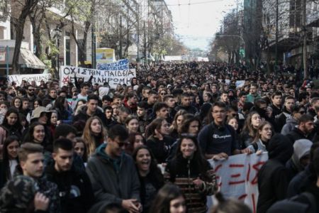 Προπύλαια: Οι μαθητές διαδηλώνουν κατά των αλλαγών στην Παιδεία