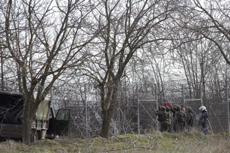 Spiegel: Η Ελλάδα εξασφαλίζει τα εξωτερικά σύνορα της ΕΕ